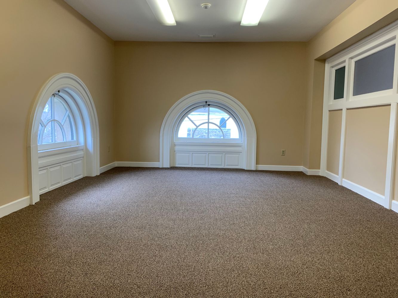 Amesbury Building : 100 Main St, Amesbury, MA 01913